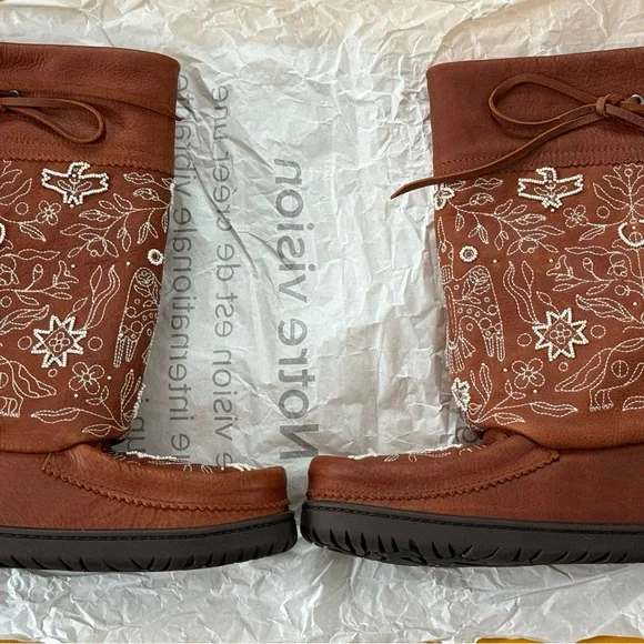 Manitobah Holler Gatherer - Picture 1 of 4